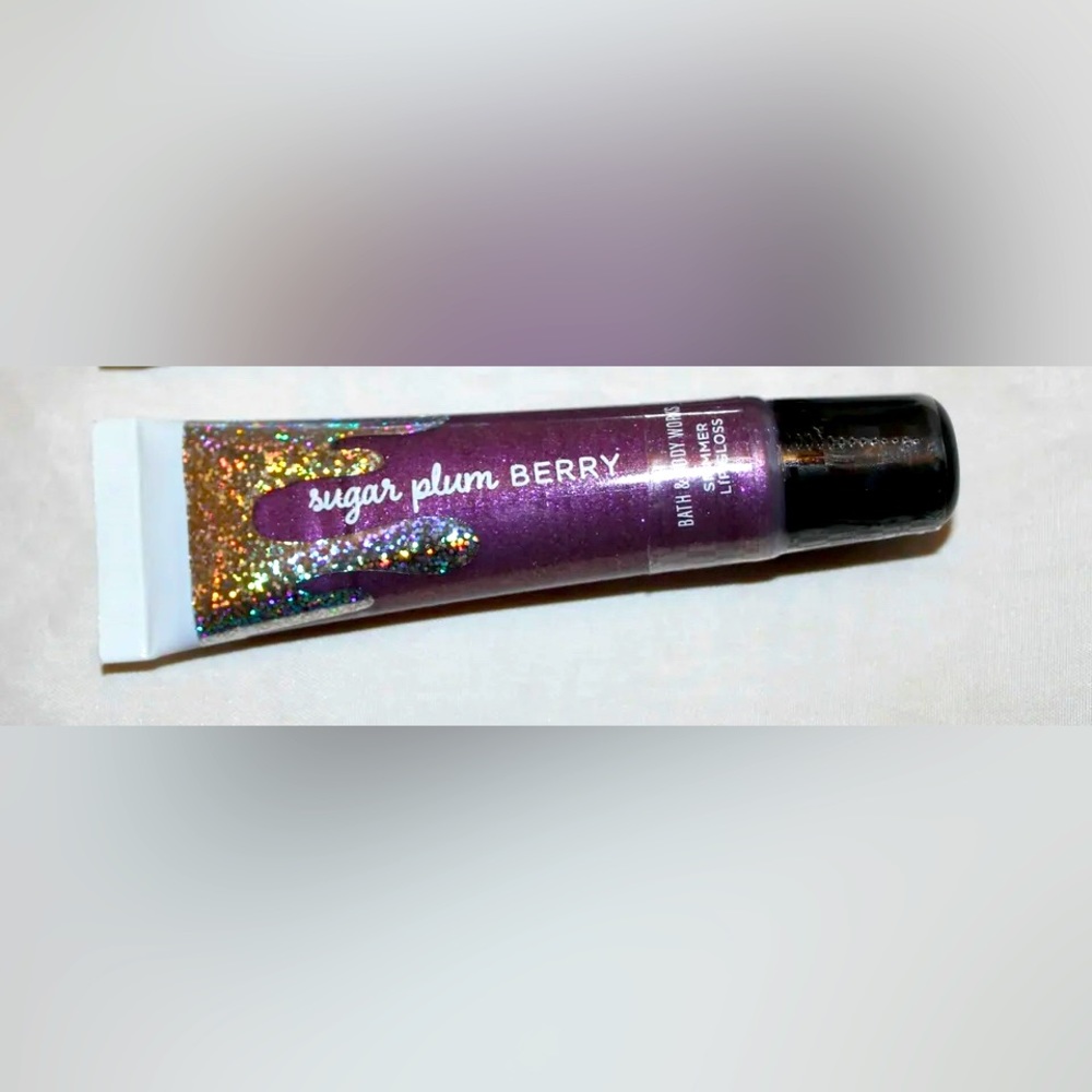 🌼3for 15$🌼 NWT Bath&Bodyworks Sugarplum Berry shimmer lipgloss
